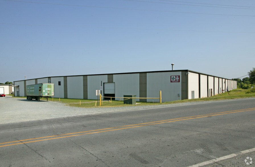 1737 Flora Ave, Burlington, NC for lease - Building Photo - Image 3 of 8