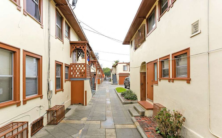 3994-3997 S Harvard Blvd, Los Angeles, CA for sale - Building Photo - Image 3 of 4