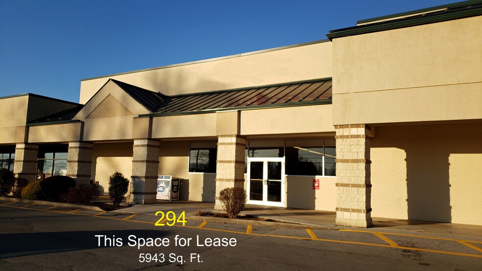 252 Red Oaks Shopping Ctr, Lewisburg, WV for lease - Building Photo - Image 1 of 3