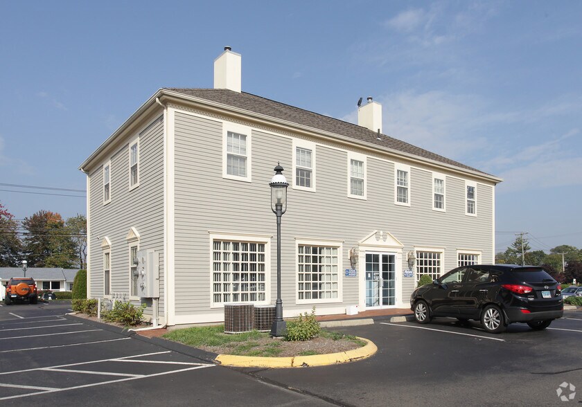 252 E Main St, Clinton, CT for sale - Primary Photo - Image 1 of 2