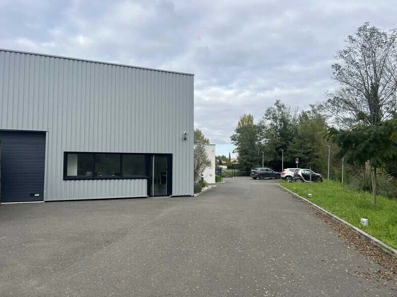 Office in Tresses for lease - Building Photo - Image 3 of 12