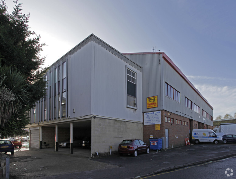 Amberley Way, Hounslow for sale - Building Photo - Image 2 of 5