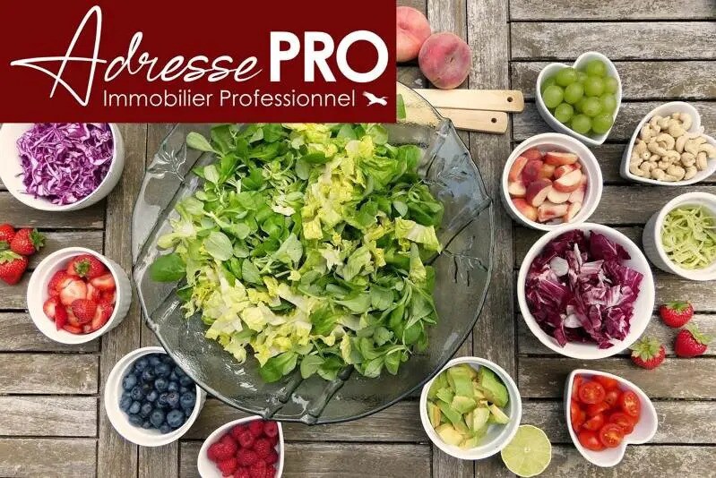 Retail in La Rochelle for lease - Building Photo - Image 2 of 3