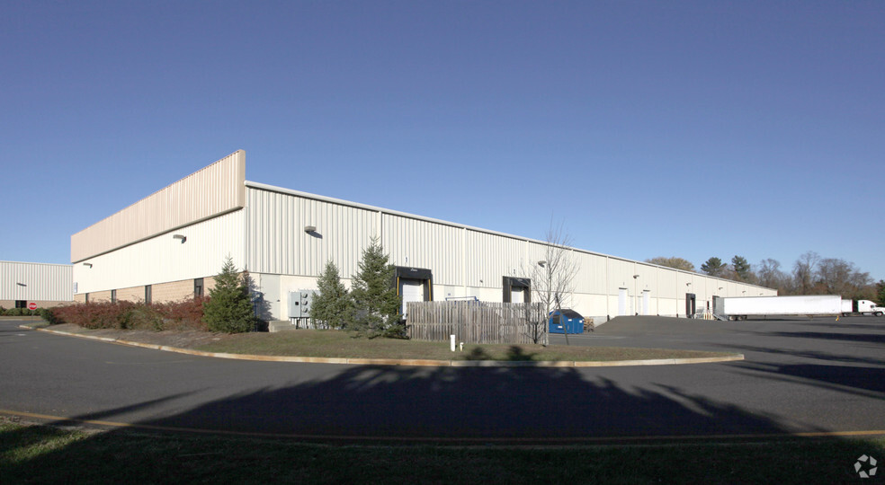 323A Fairfield Rd, Freehold, NJ for lease - Building Photo - Image 2 of 2