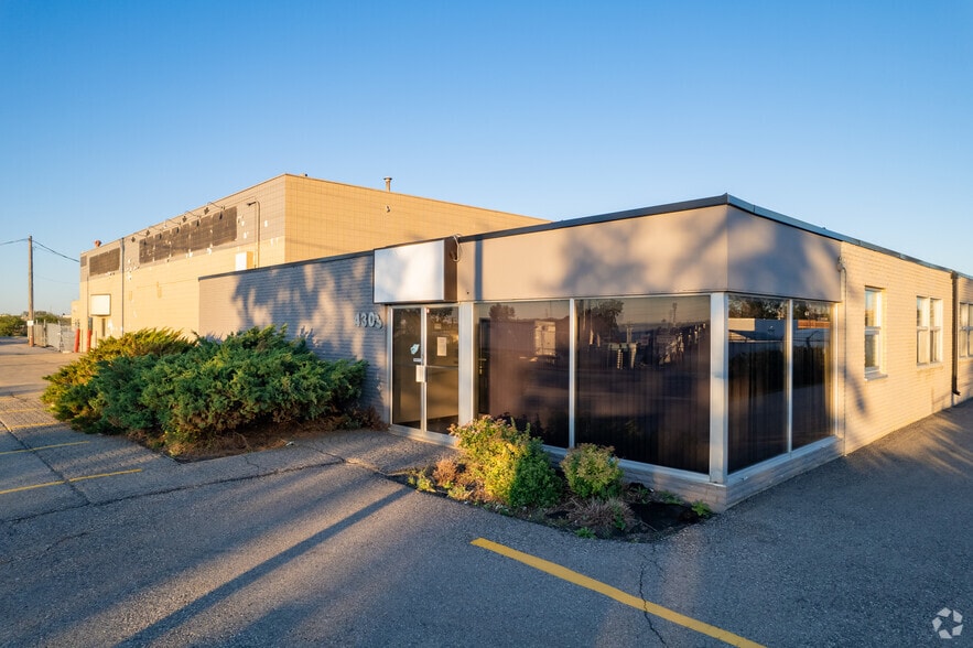 Highfield Commercial Portfolio portfolio of 3 properties for sale on LoopNet.com - Primary Photo - Image 2 of 3