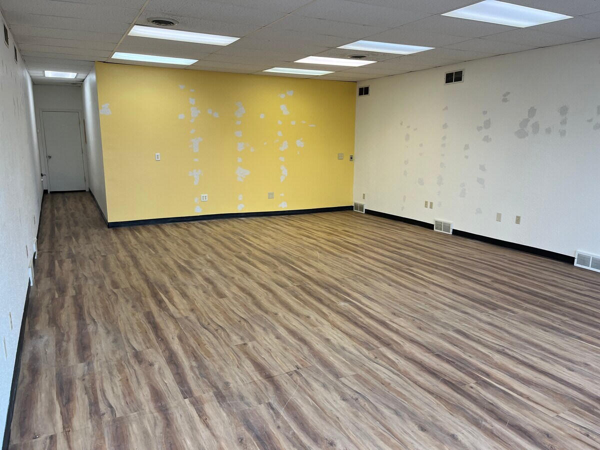 400 W Main St, Gaylord, MI 49735 OfficeRetail for Lease