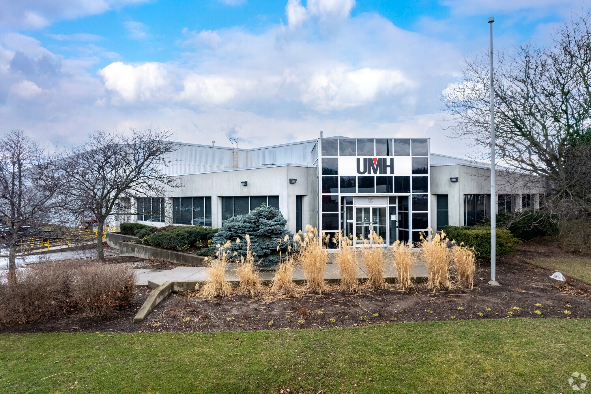 2130 South Service Rd W, Oakville, ON for lease Building Photo- Image 1 of 5