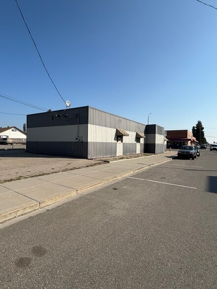 502 50 St, Edson, AB for sale - Building Photo - Image 2 of 9