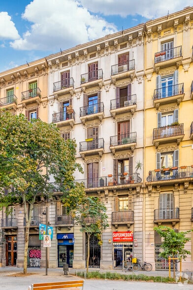Office/Retail in Barcelona, Barcelona for lease - Primary Photo - Image 1 of 1
