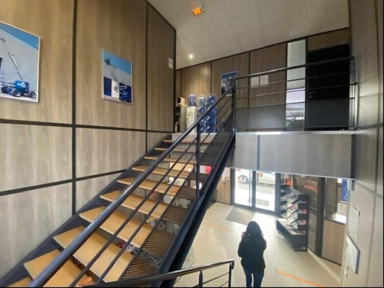 Office in Aix-en-Provence for lease - Interior Photo - Image 3 of 8