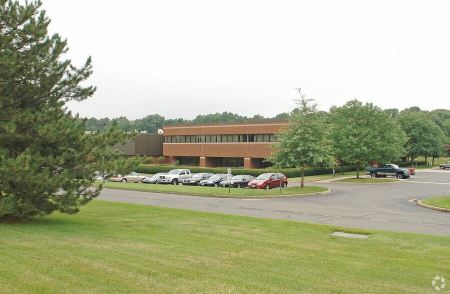 60 Johnson Ave, Plainville, CT 06062