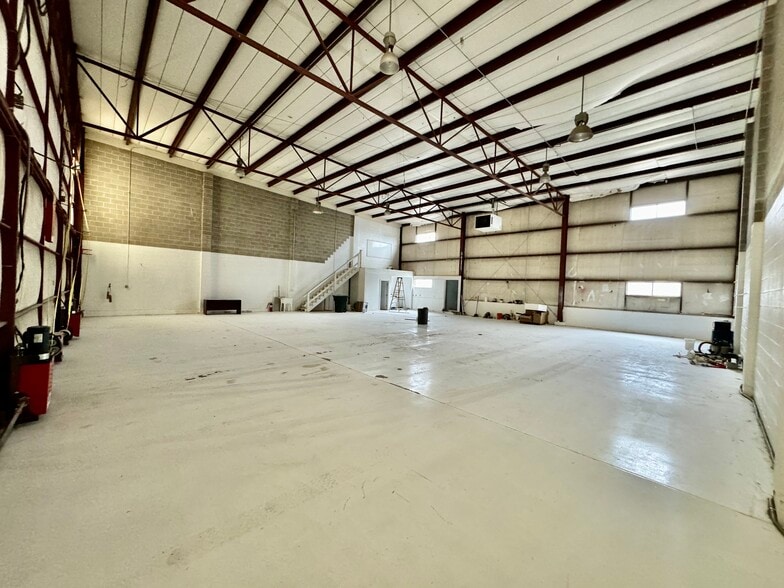 37451 Beechcraft Way, Watkins, CO for sale - Interior Photo - Image 2 of 4