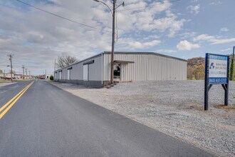 327 Warehouse Rd, Oak Ridge, TN for lease Building Photo- Image 2 of 21