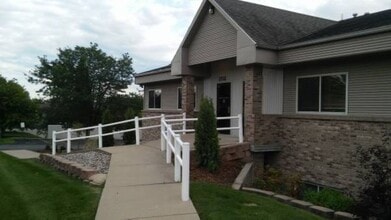 2526 Woodmeadow Dr SE, Grand Rapids, MI for lease Interior Photo- Image 1 of 4