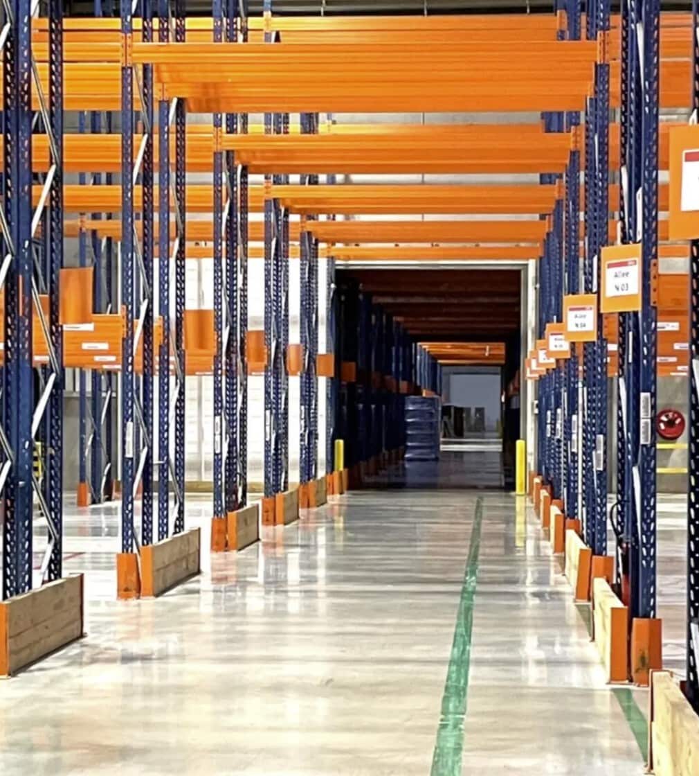 Industrial in Le Coudray-Montceaux for lease Interior Photo- Image 1 of 6