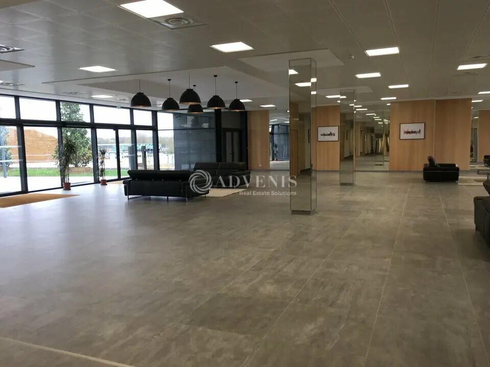 Office in Jossigny for lease Lobby- Image 1 of 6