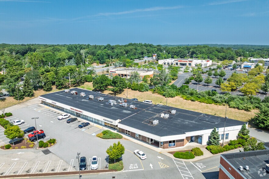 23-27 Faunce Corner Rd, North Dartmouth, MA for sale - Primary Photo - Image 1 of 1