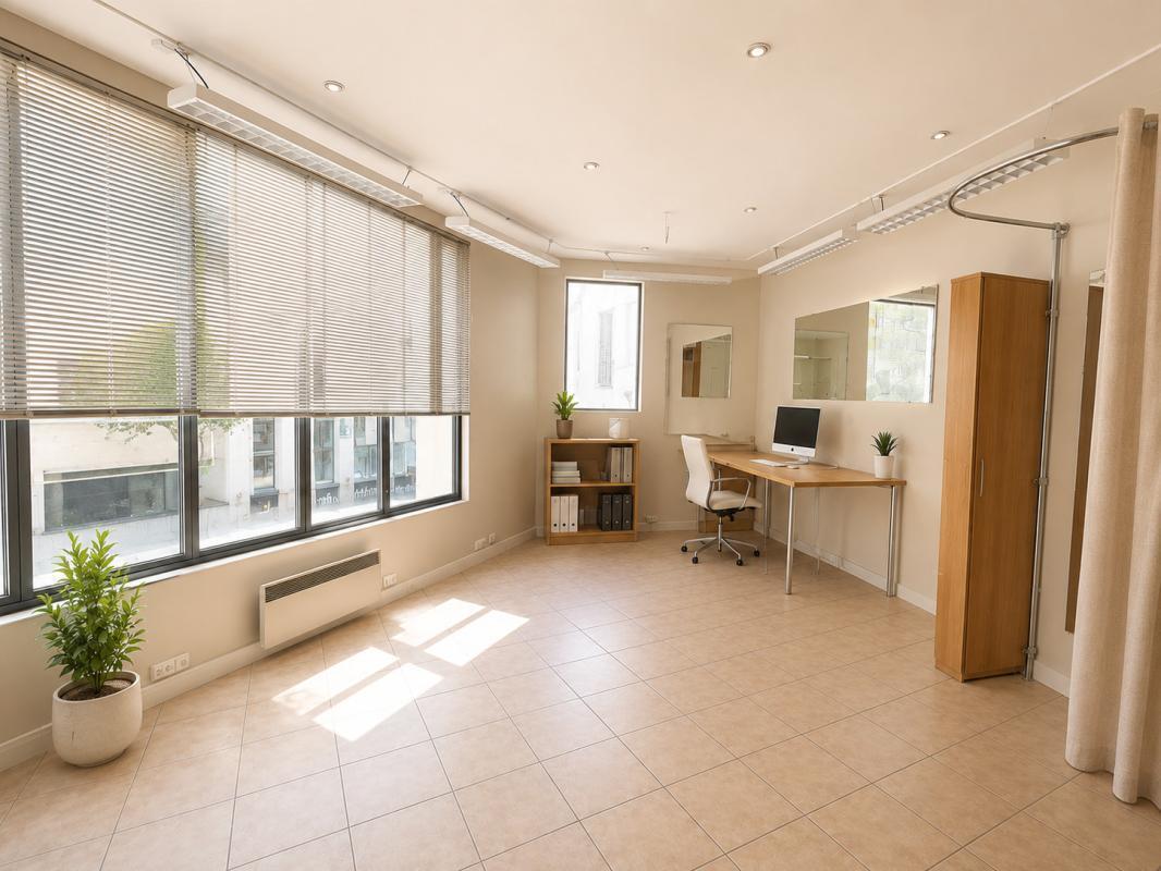 Office in Paris for lease Building Photo- Image 1 of 4