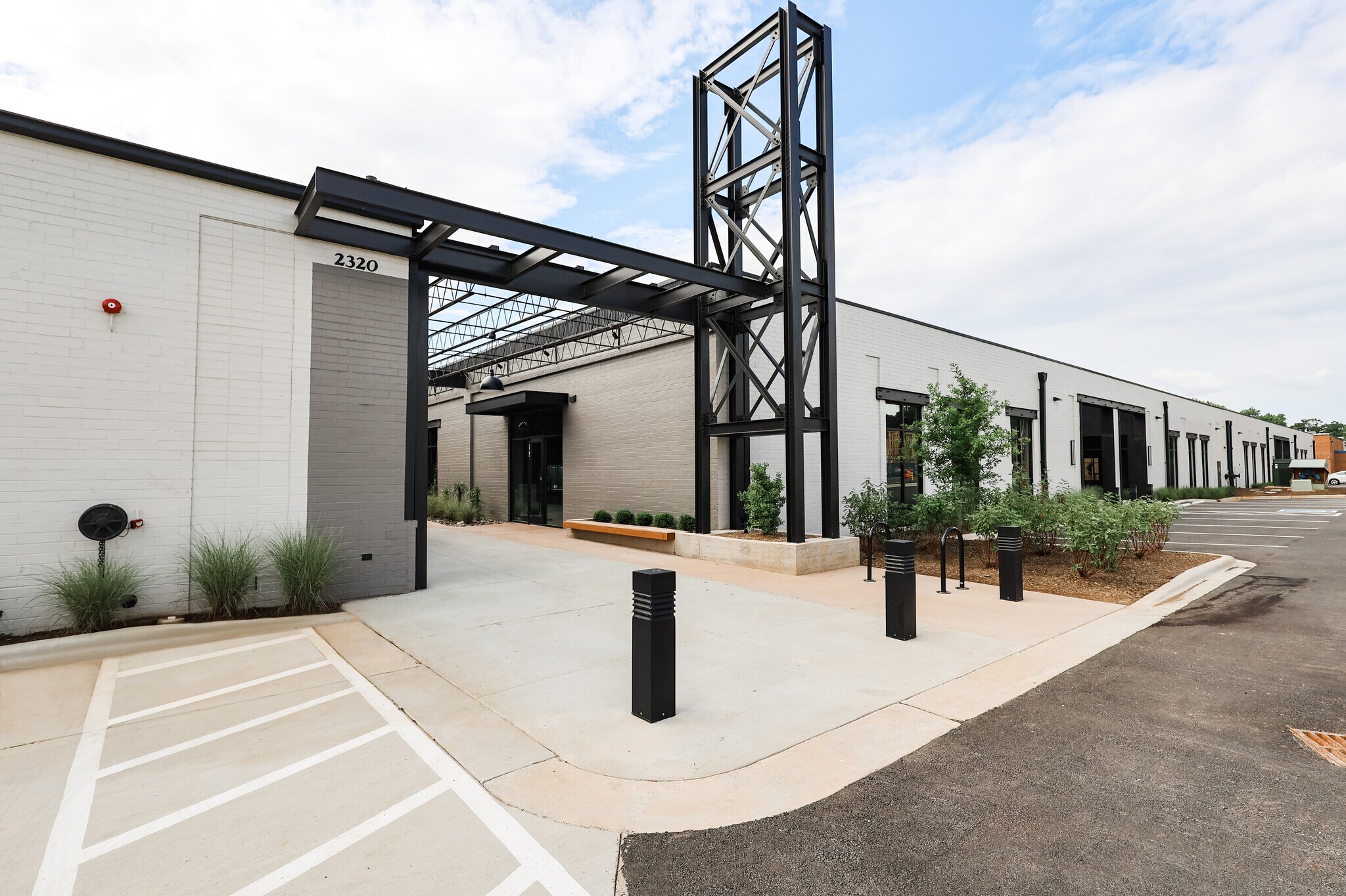 2320 Toomey Ave, Charlotte, NC for lease Building Photo- Image 1 of 10