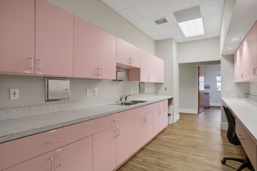 1540 Business Center Dr, Orange Park, FL for lease - Building Photo - Image 2 of 43