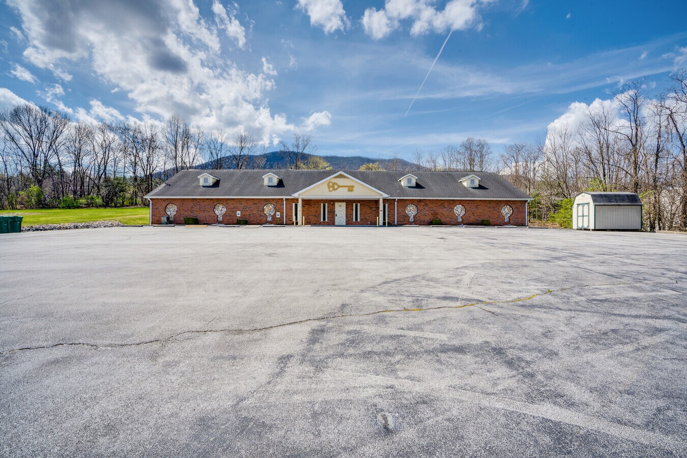 3018 S Roan St, Johnson City, TN 37601