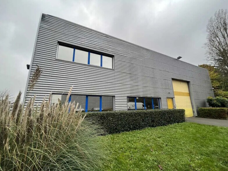 Office in La Chapelle-Saint-Mesmin for lease - Building Photo - Image 2 of 17