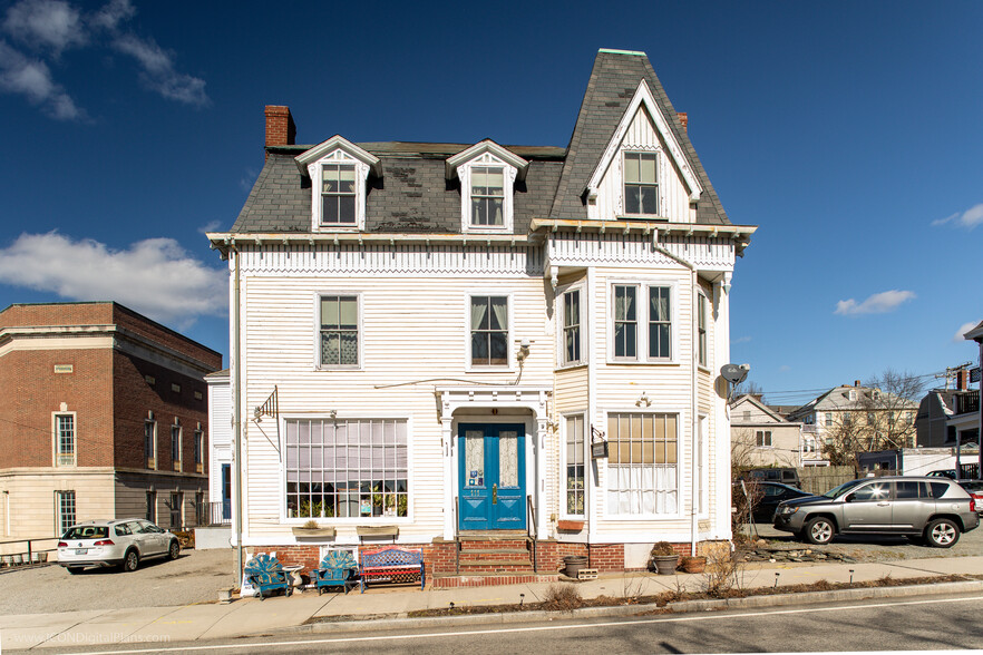 111 Memorial Blvd W, Newport, RI for sale - Building Photo - Image 1 of 1