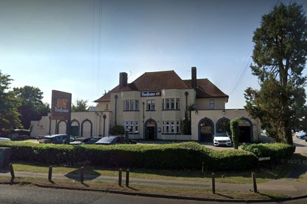 129 Barton Rd, Luton for sale Building Photo- Image 1 of 2