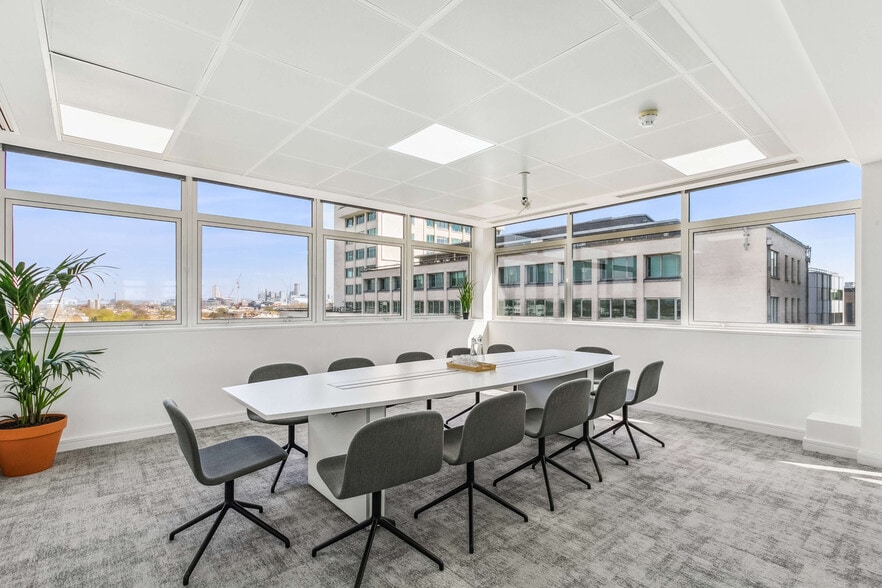 5-17 Hammersmith Grove, London for lease - Building Photo - Image 3 of 12