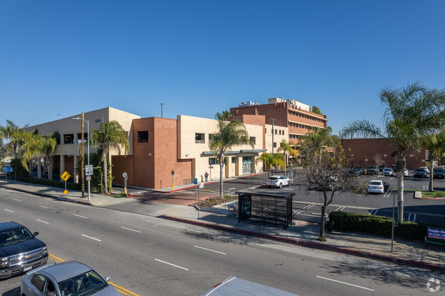 19231 Victory Blvd, Reseda, CA for lease - Building Photo - Image 3 of 13