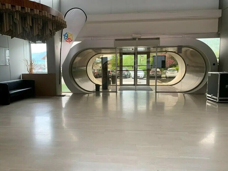 Office in Saint-Étienne-de-Crossey for lease - Building Photo - Image 2 of 12