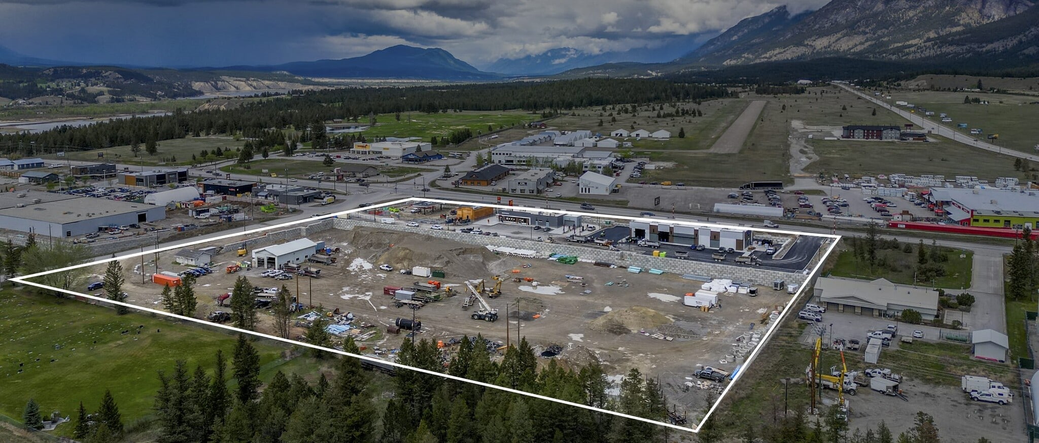 4912 Athalmer Rd, Invermere, BC for sale Primary Photo- Image 1 of 2