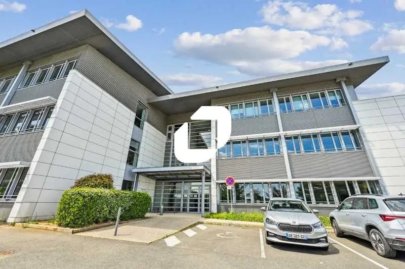 Office in Roissy-en-France for lease Building Photo- Image 1 of 16