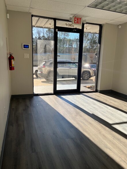2910 Cole Ct, Norcross, GA for lease - Building Photo - Image 2 of 13