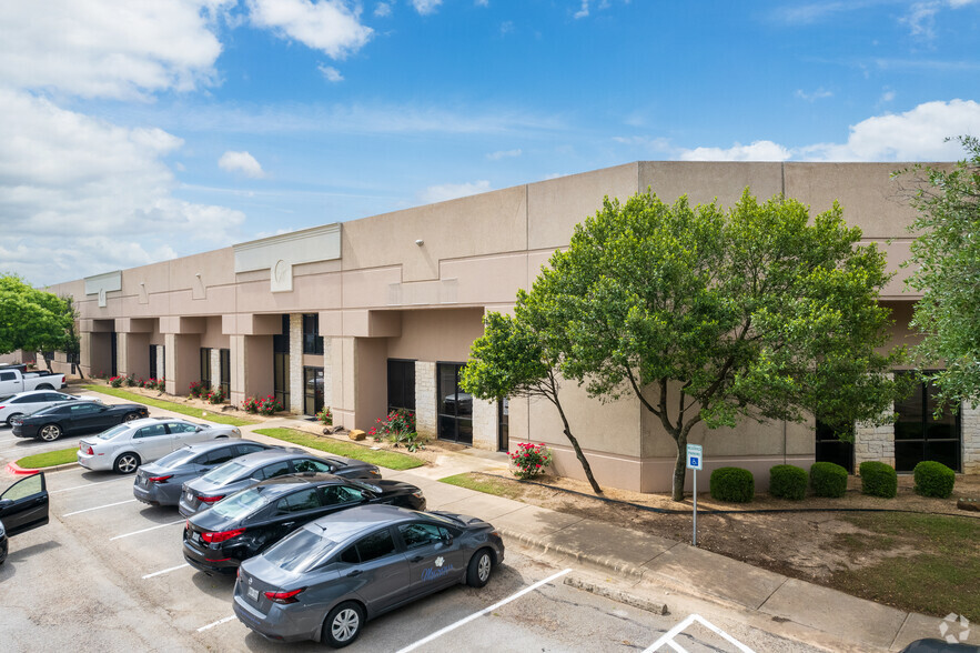 1421 W Wells Branch Pky, Pflugerville, TX for lease - Building Photo - Image 2 of 6