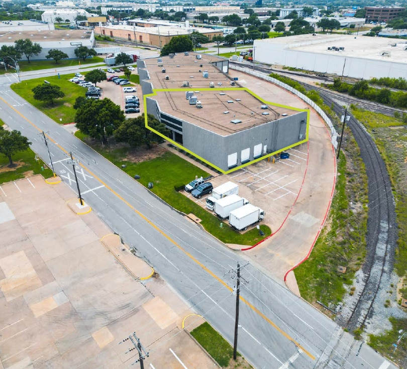 805 W Carrier Pky, Grand Prairie, TX for lease Building Photo- Image 1 of 9