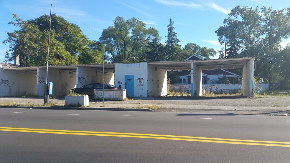 1750 E 7 Mile Rd, Detroit, MI for sale - Primary Photo - Image 1 of 1