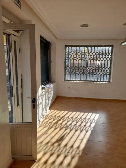 Retail in Cáceres for lease - Building Photo - Image 1 of 12