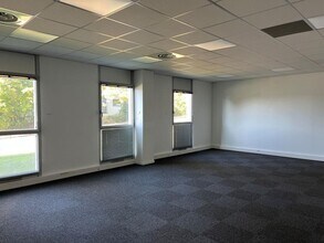 2 Rue Jacques Daguerre, Nantes for lease Interior Photo- Image 2 of 5