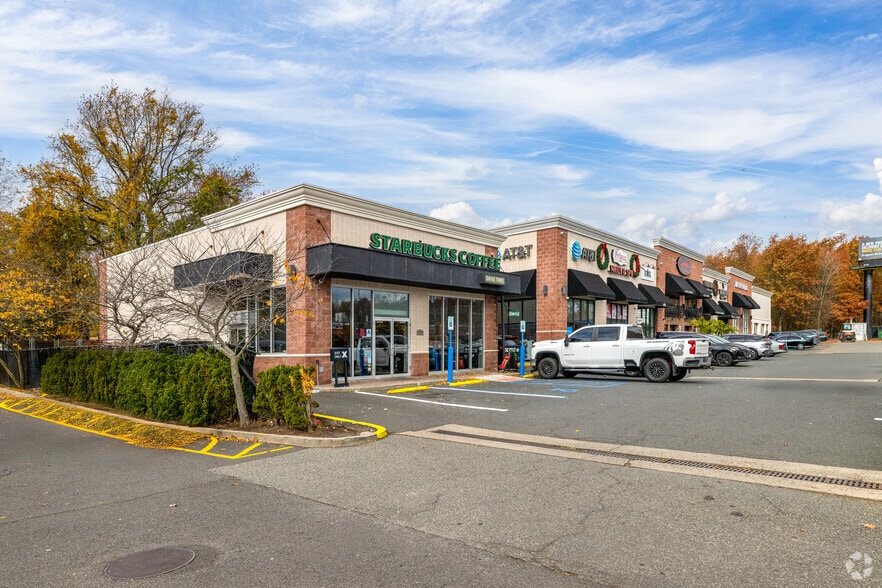 86-96 Page Ave, Staten Island, NY for lease - Primary Photo - Image 1 of 4