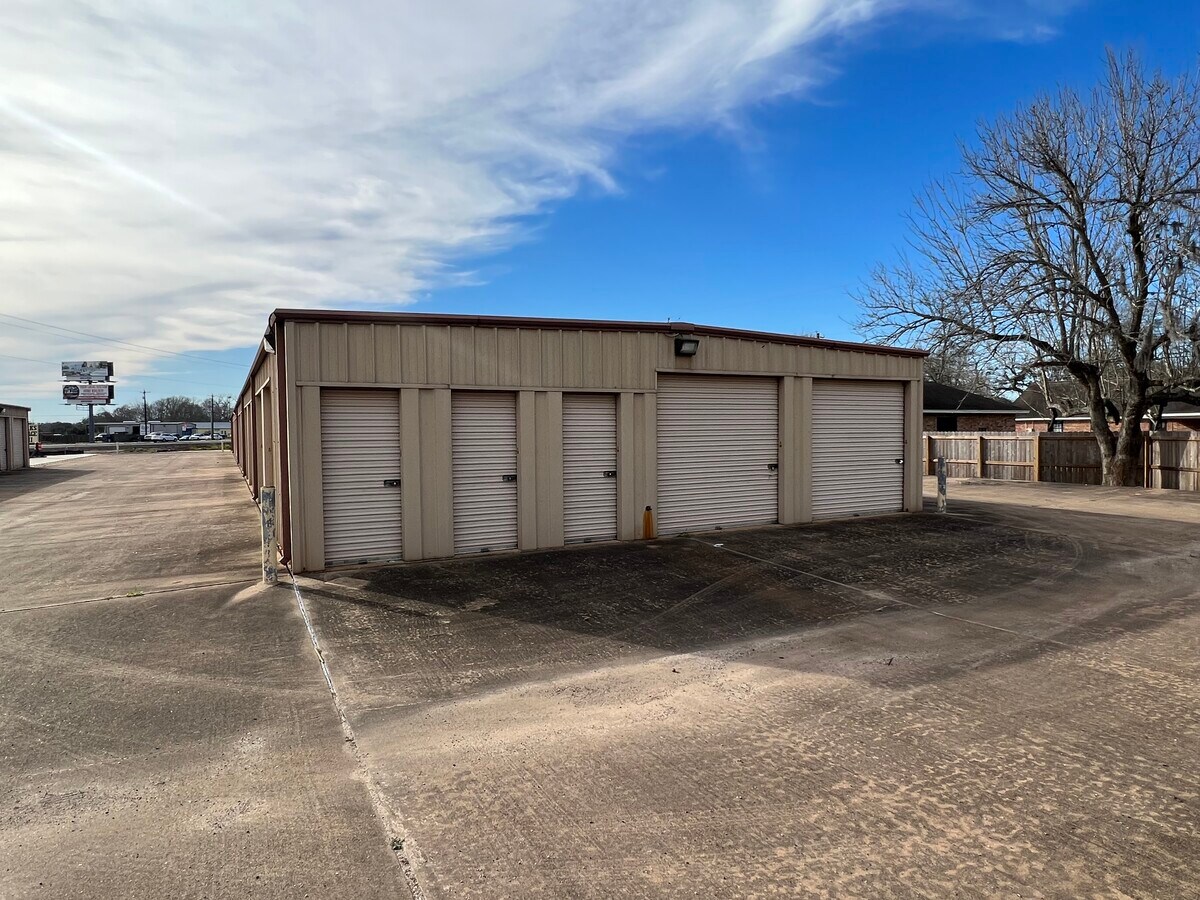 20738 TX36, Brazoria, TX 77422 Pecan Oaks Mini Storage