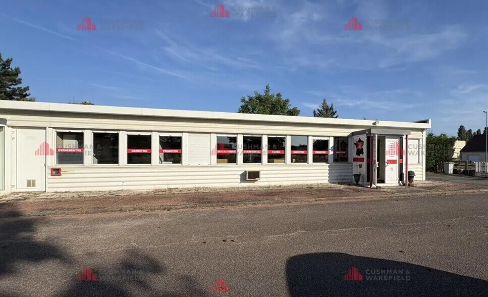 Office in Crissey for lease - Building Photo - Image 1 of 8