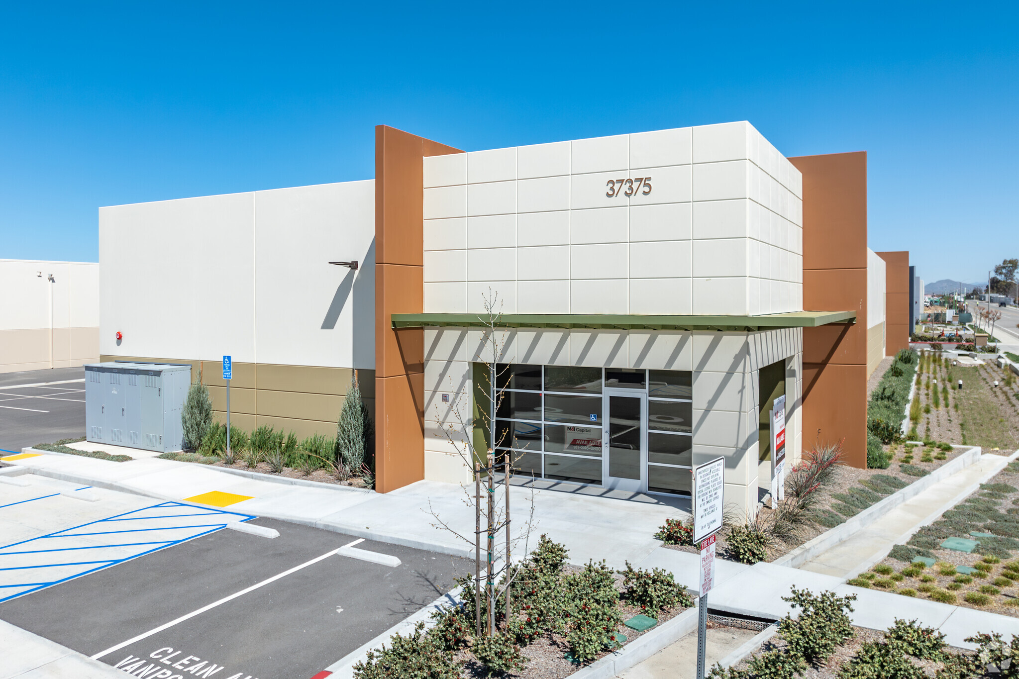 37375 Industry Way, Murrieta, CA for lease Building Photo- Image 1 of 8