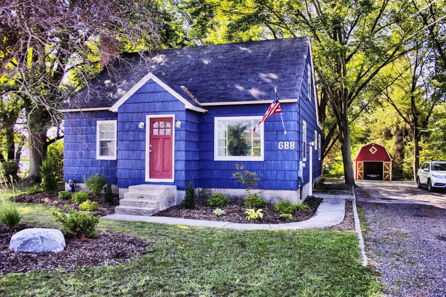 688 E Lakewood Blvd, Holland, MI for sale Primary Photo- Image 1 of 1