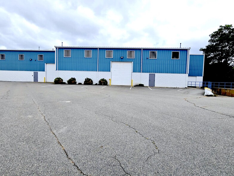 404 Nash Rd, New Bedford, MA for lease - Building Photo - Image 1 of 3