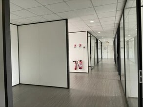 Office in Cergy for lease Interior Photo- Image 2 of 4