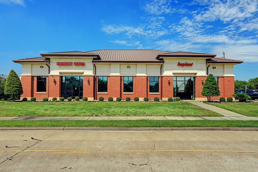 3530 Sunset Meadows Dr, Pearland, TX for sale - Building Photo - Image 1 of 31