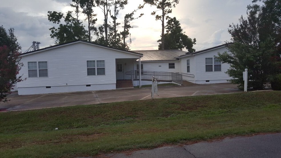 1206 E 7th St, Donalsonville, GA 39845