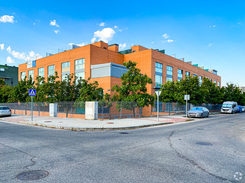 Calle Pedrezuela, 4, Alcorcón, Madrid for lease - Building Photo - Image 1 of 2