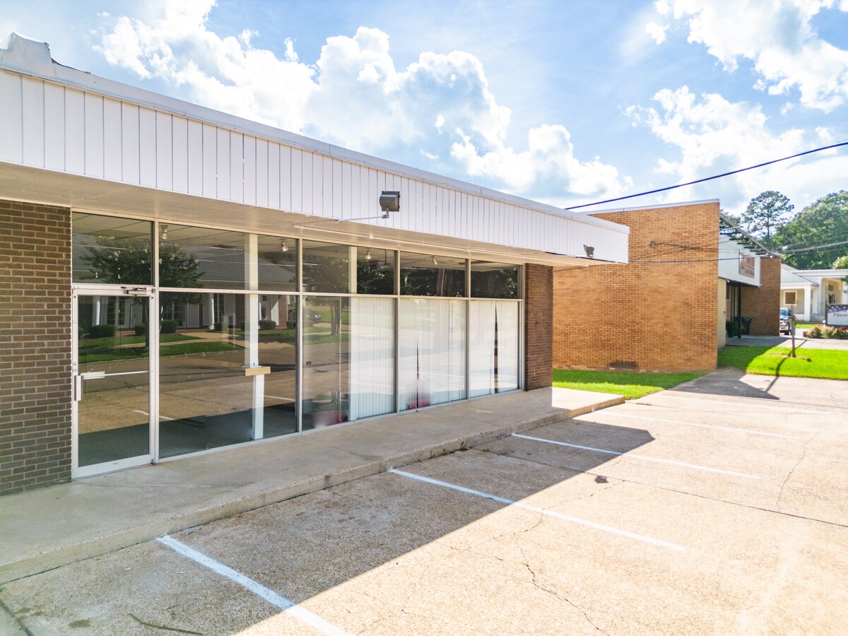 403 Summit St, Winona, MS 38967 Office for Sale